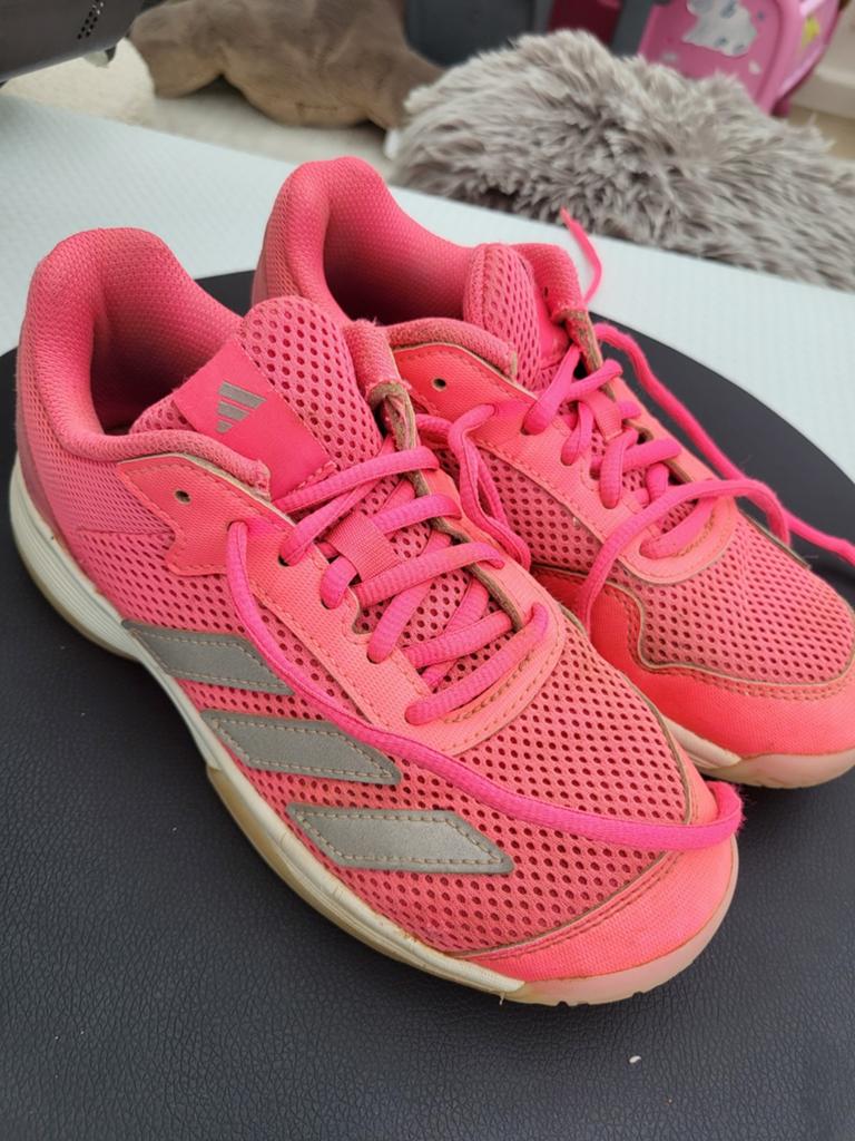 Tennisschoenen adidas maat 35, Sport en Fitness, Tennis, Ophalen, Schoenen, Adidas
