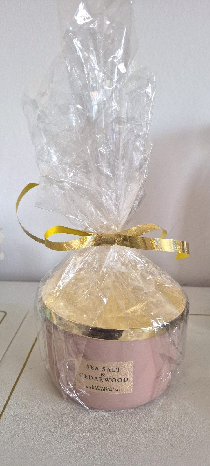Bougie parfumée "Sea Salt & Cedarwood" Neuve sous emballage, Ophalen, Goud, Hout, Kaars