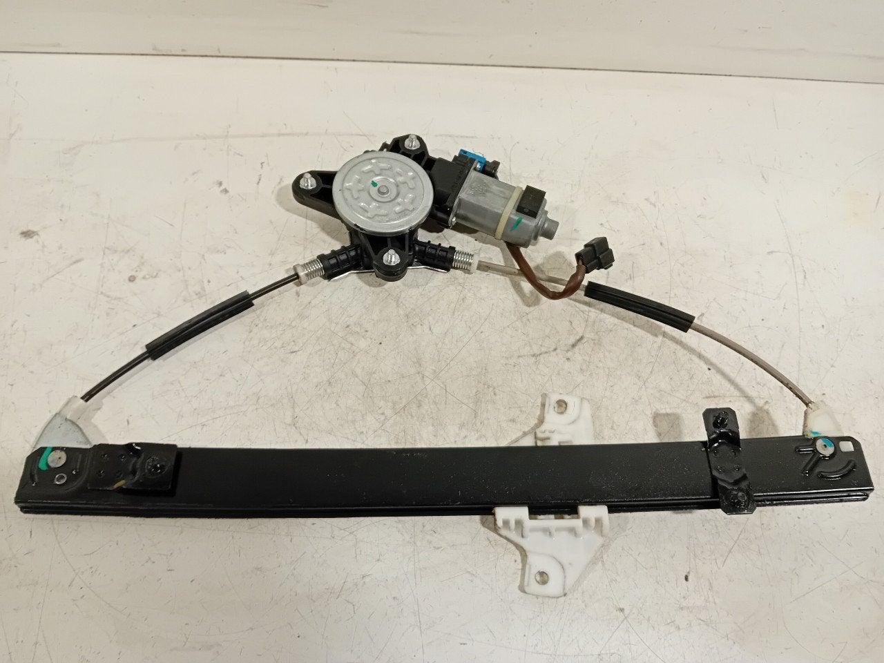Raammechaniek elektrisch links voor Chevrolet Spark, Onderdelen@venauto.nl, Van der Ven Autorecycling B.V., Ettenseweg 76, 4706 PB Roosendaal, The Netherlands