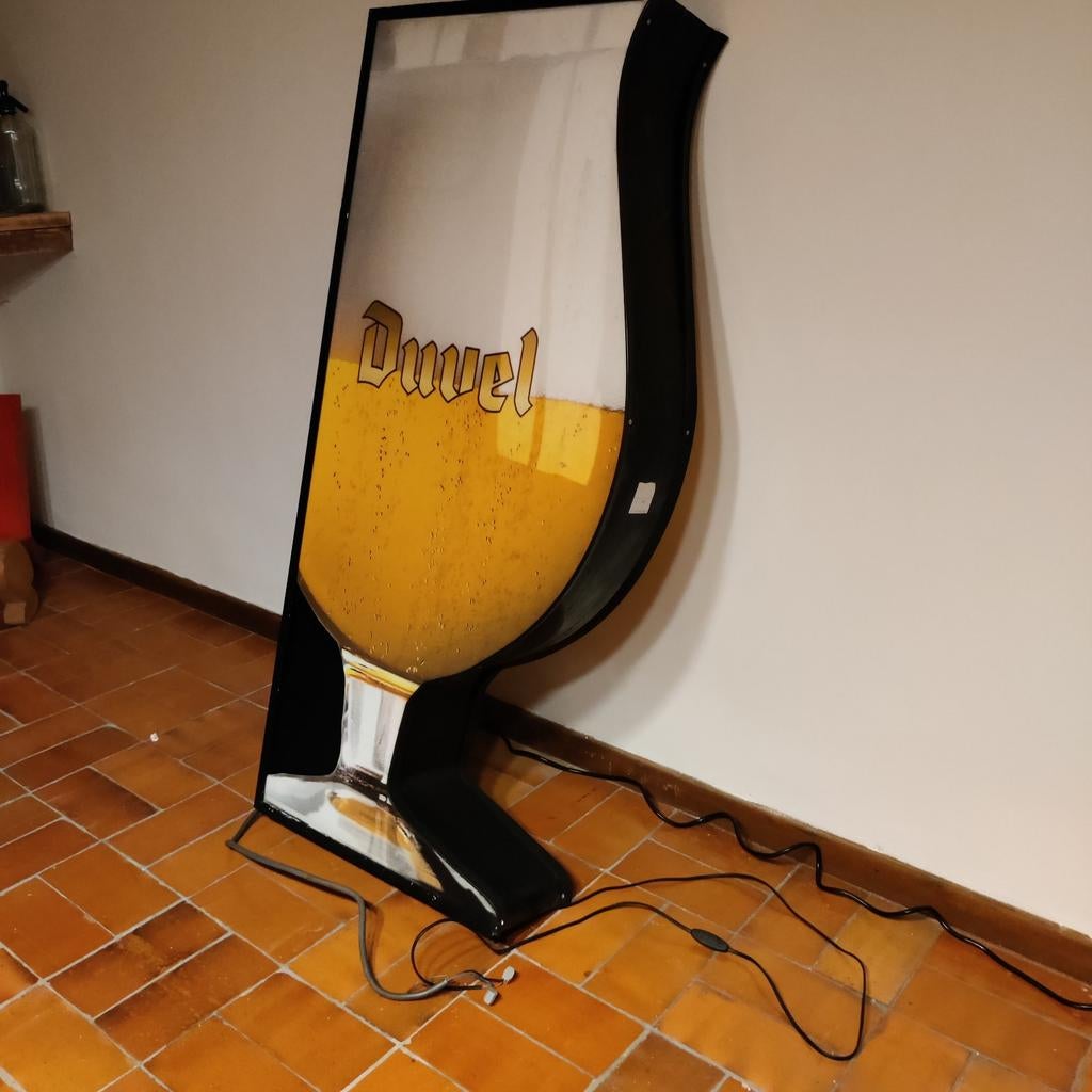 Werkende grote lichtreclame Duvel, Ophalen, Duvel
