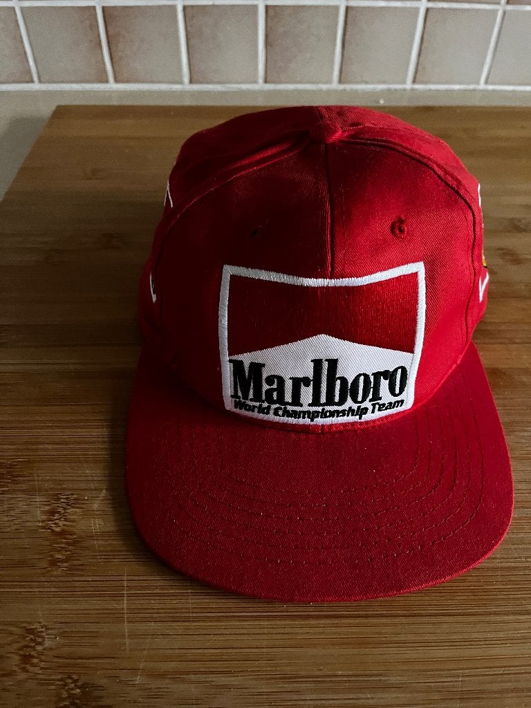 Vintage petje marlboro ferrari, Enlèvement, Utilisé