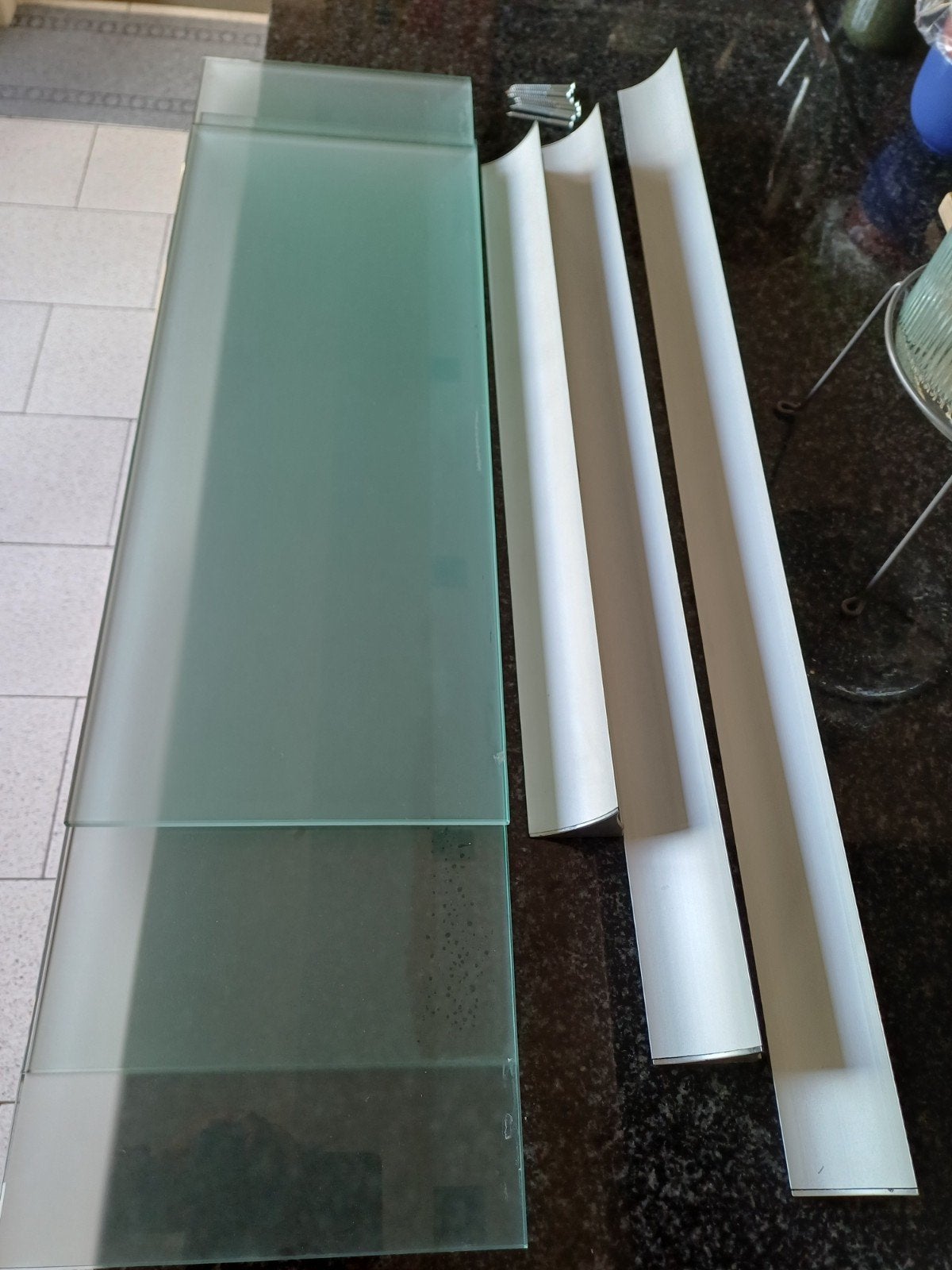 3 legplanken in glas met bevestiging., Huis en Inrichting, Woonaccessoires | Wandplanken en Boekenplanken, Ophalen