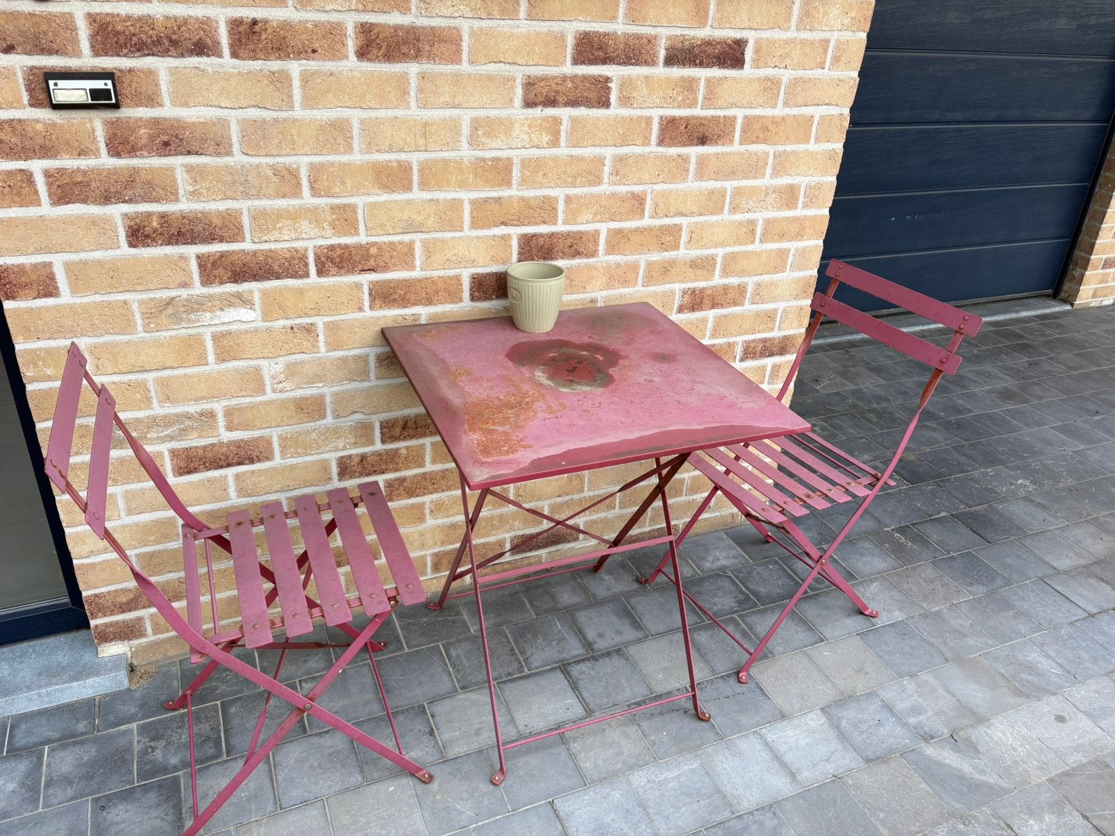 Rood tafeltje met twee stoelen, Ophalen, Gebruikt