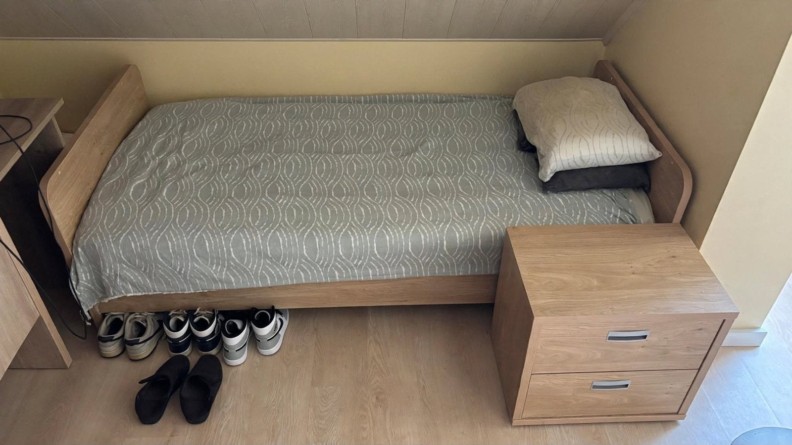 Kinderkamer: Doorgroeibed, kleerkast, nachtkastje, commode, Enlèvement, Comme neuf