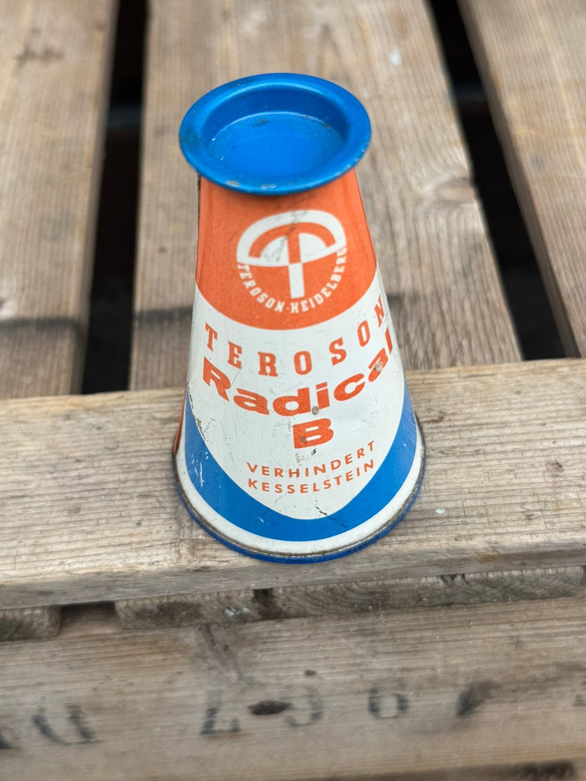 Radical B zeldzaam Conisch blikje, Ophalen of Verzenden, Gebruikt, Verpakking