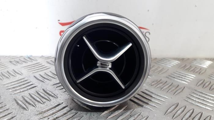 Luchtrooster Dashboard van een Mercedes GLA, Gebruikt, -, Ophalen of Verzenden, -