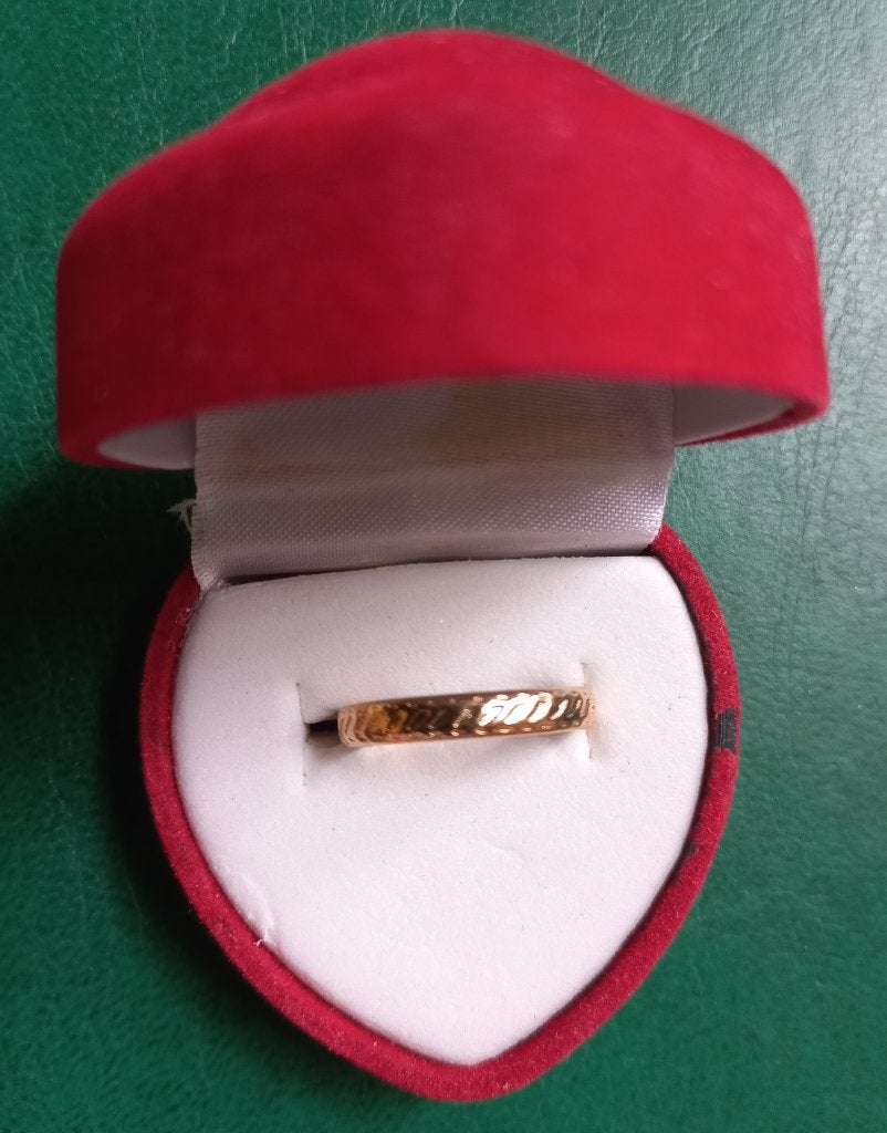 Bague - dorée - gaufrée (NOUVEAU), Bijoux, Sacs & Beauté, Bagues, Neuf, Enlèvement ou Envoi, Or, Plus petit que 17