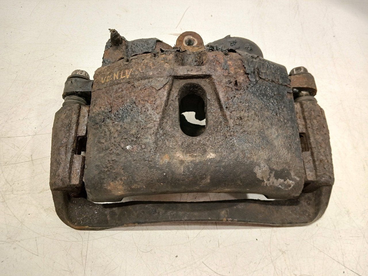 Remklauw links voor GMC Sierra, Onderdelen@venauto.nl, Van der Ven Autorecycling B.V., Ettenseweg 76, 4706 PB Roosendaal, The Netherlands