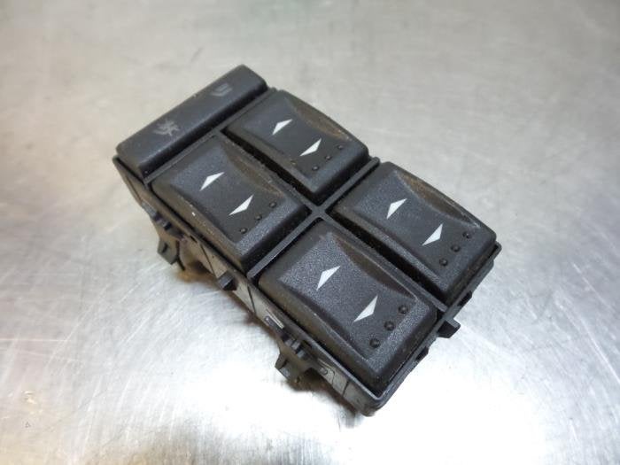Commutateur vitre électrique d'un Ford Mondeo (Mondeo 00-), -, 3 mois de garantie, -, -