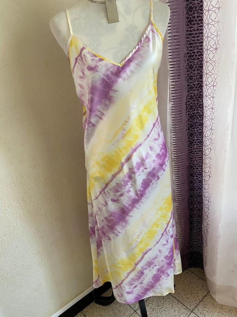 Robe d’été Bershka tie-dye jaune & violette taille L petit l, Vêtements | Femmes, Enlèvement ou Envoi, Comme neuf