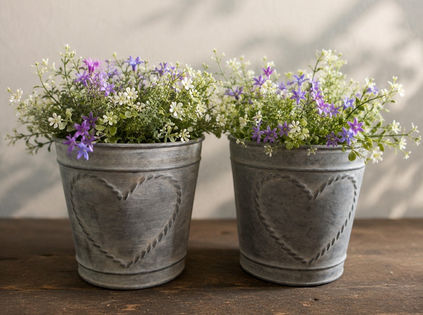 2 jolis pots en zinc avec cœurs, Jardin & Terrasse, Enlèvement ou Envoi