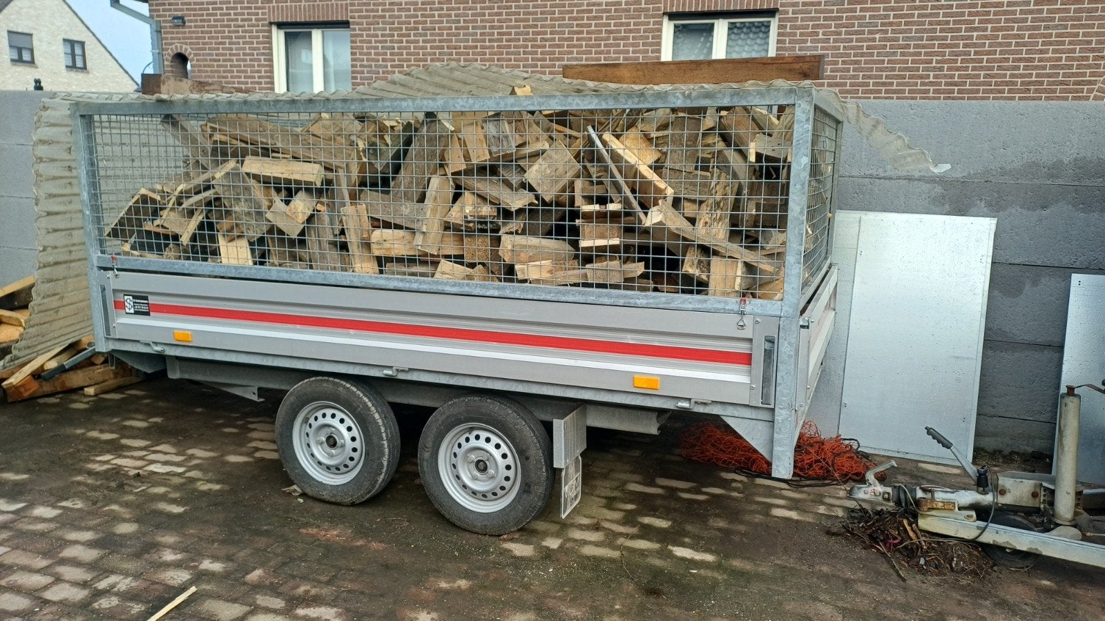 Pallet en balken brandhout, Ophalen