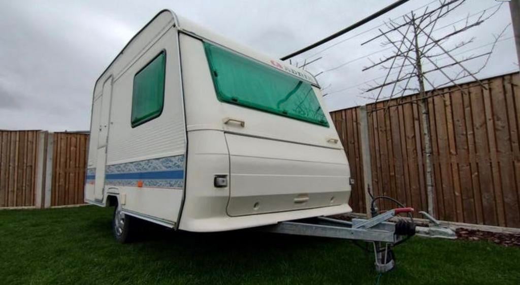 Adria unica 320DD (keuringsvrij) 2002, Caravans en Kamperen, Particulier, Reservewiel, Adria