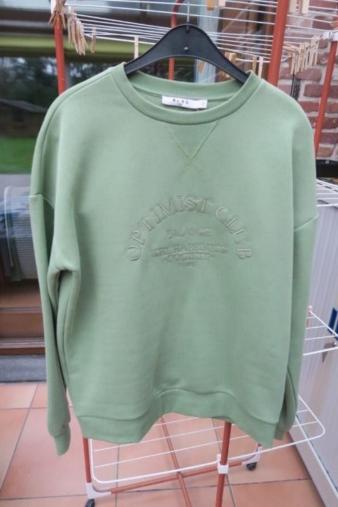 Sweater nieuw groen tekst Na-kd mt 40, Maat 38/40 (M), Na-kd, Nieuw, Ophalen of Verzenden