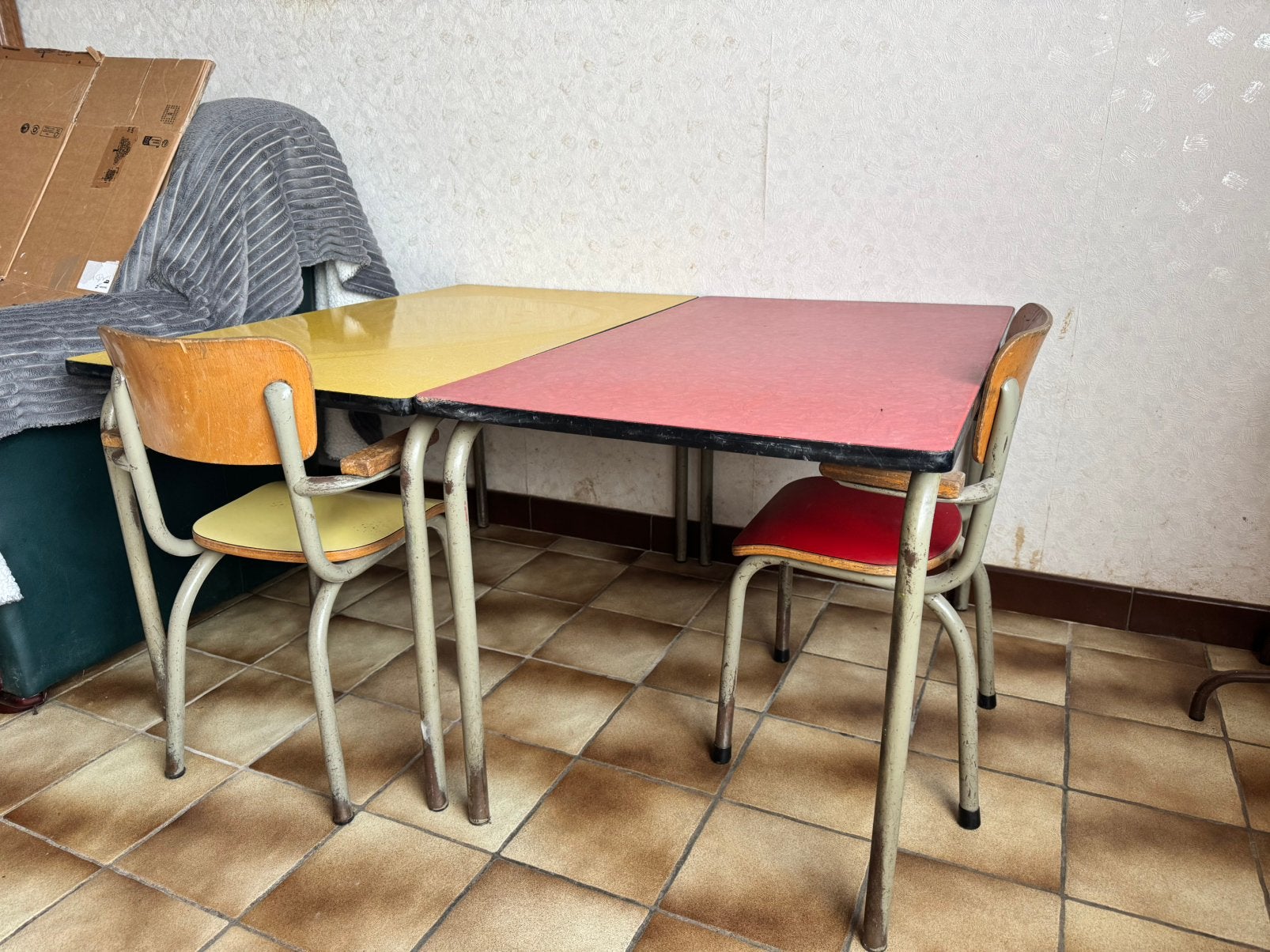 Bureautafel voor kinderen in Formica, Huis en Inrichting, Ophalen, Zo goed als nieuw