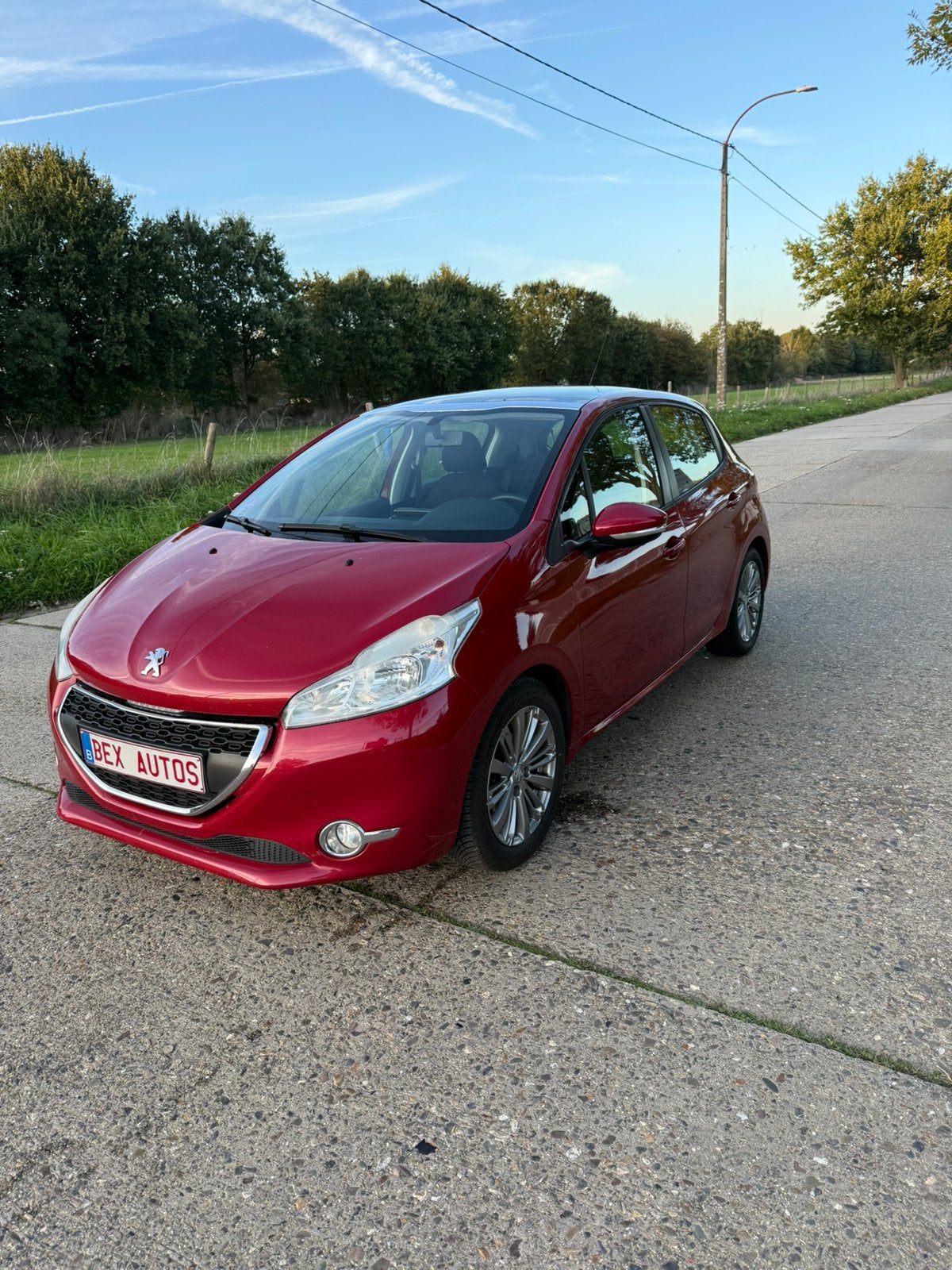 PEUGEOT 208 1.2 BENZINE MET GARANTIE DIRECT BESCHIKBAAR, Auto's, Voorwielaandrijving, Stof, Zwart, 1199 cc