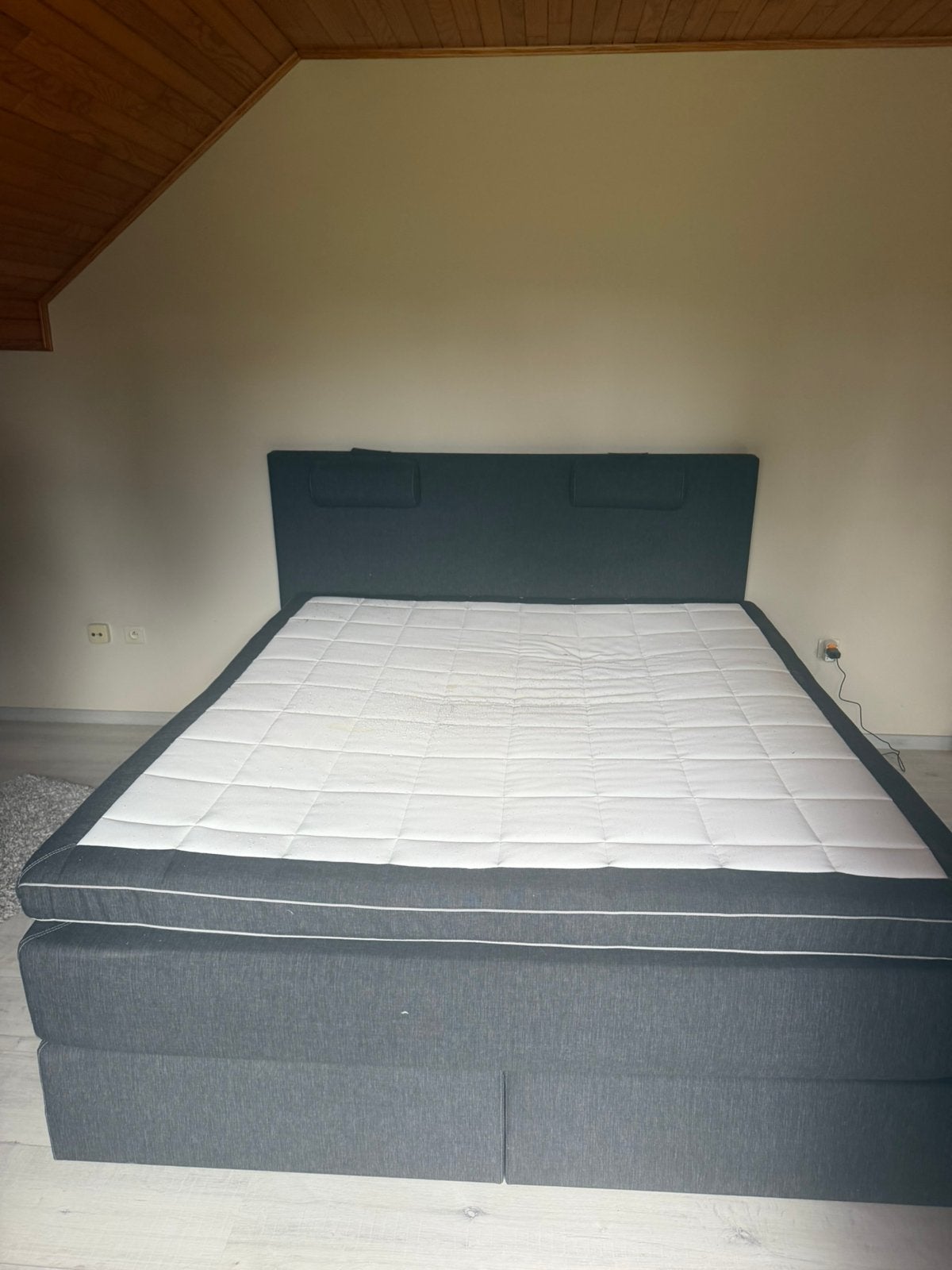Lit avec sommier à ressorts et surmatelas, Autres dimensions, Enlèvement, Utilisé, 220 cm