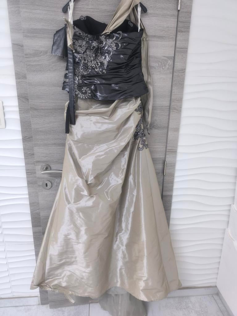 Robe de soirée beige et noir, Vêtements | Femmes, Enlèvement, Noir