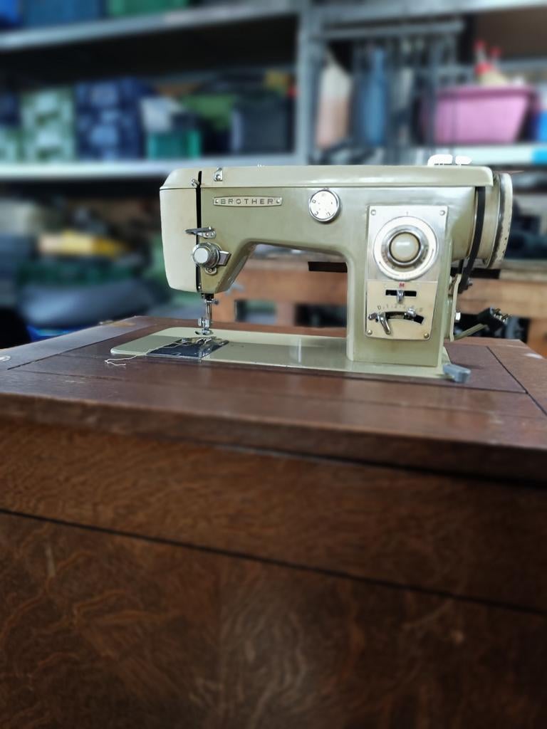 Machine à coudre de table Brother, Hobby & Loisirs créatifs, Machines à coudre & Accessoires, Enlèvement, Machine à coudre, Brother