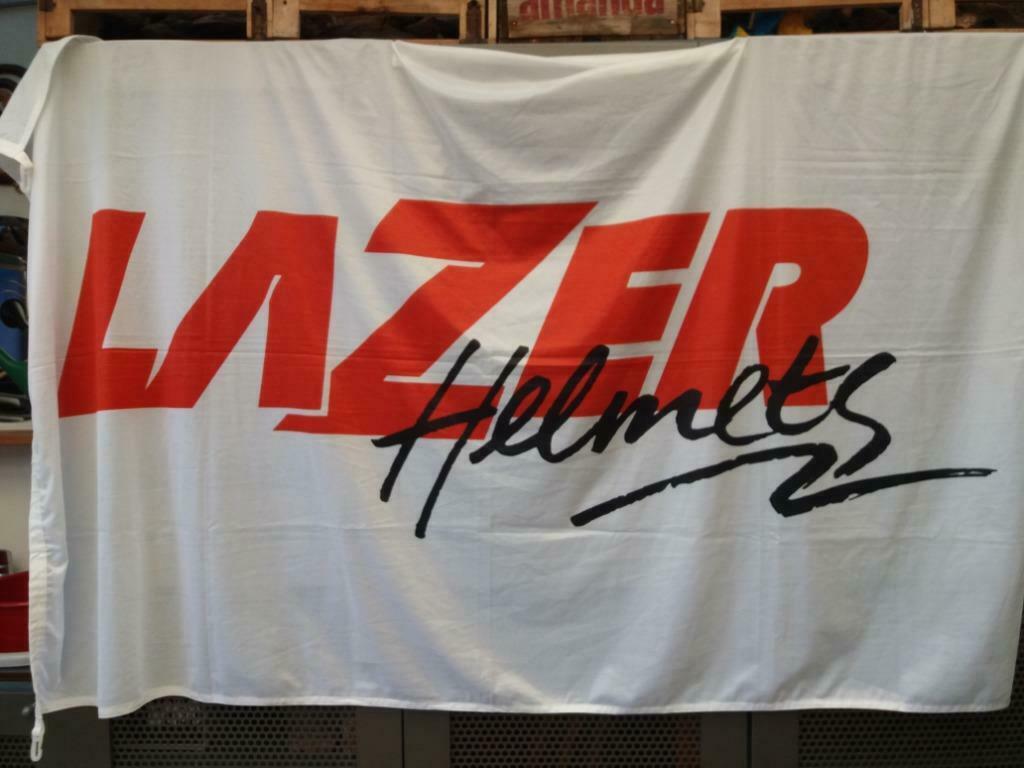 Race vlag Lazer  /  Lazer helmets, Motoren, Ophalen, Lazer