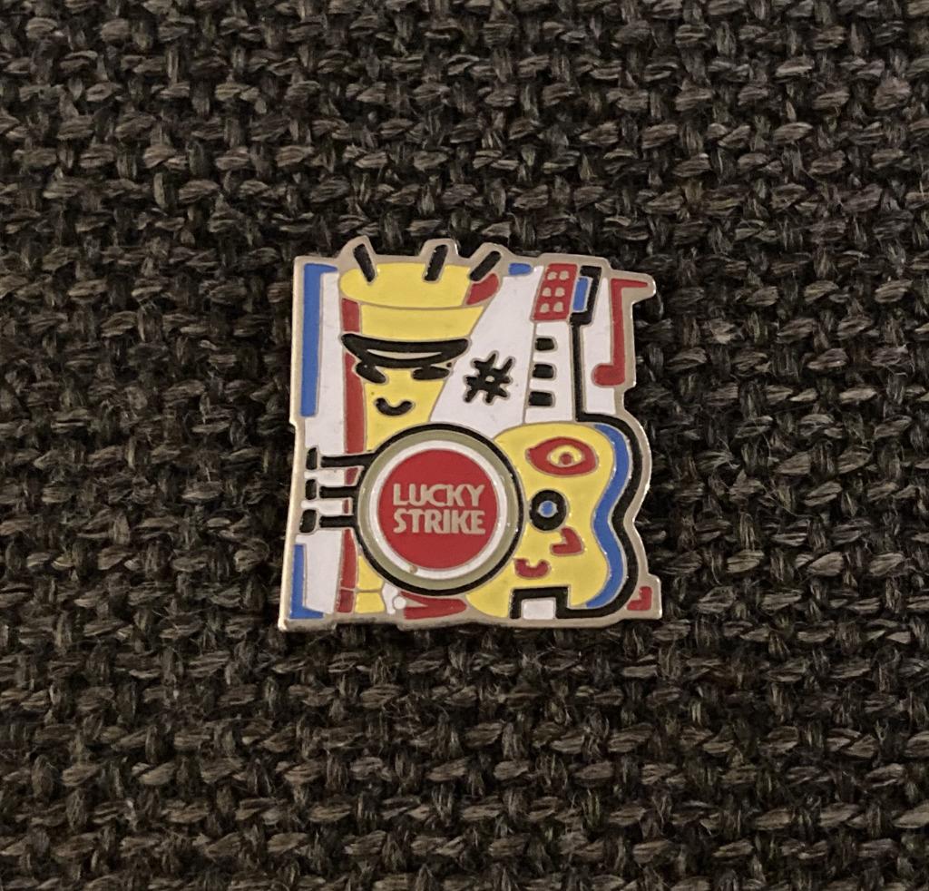 PIN - LUCKY STRIKE, Envoi, Utilisé, Marque, Insigne ou Pin's
