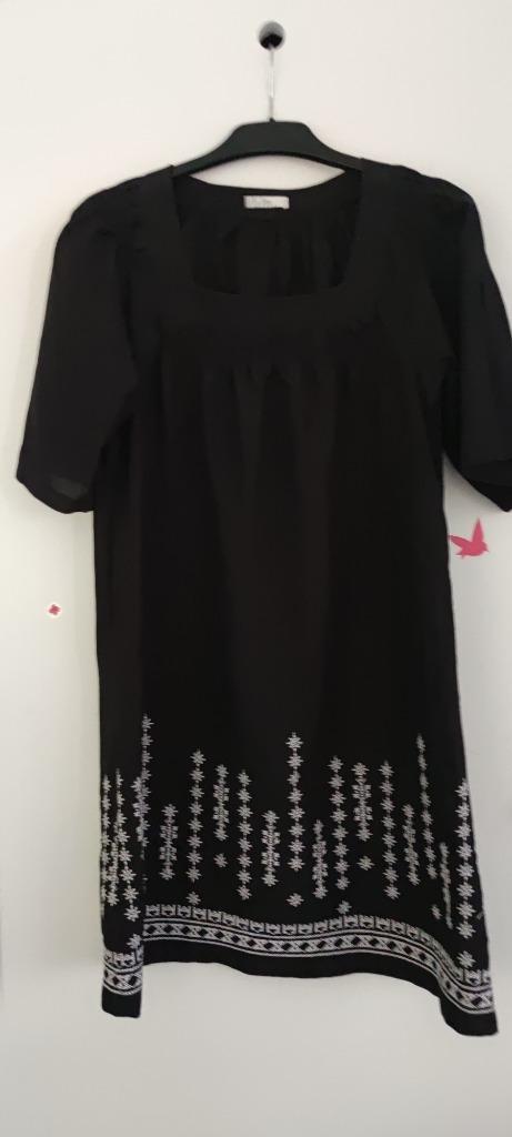 Robe, Taille 38/40 (M), Comme neuf, Enlèvement, Longueur genou
