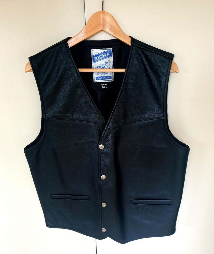Leder gillet Richa, Motoren, Ophalen