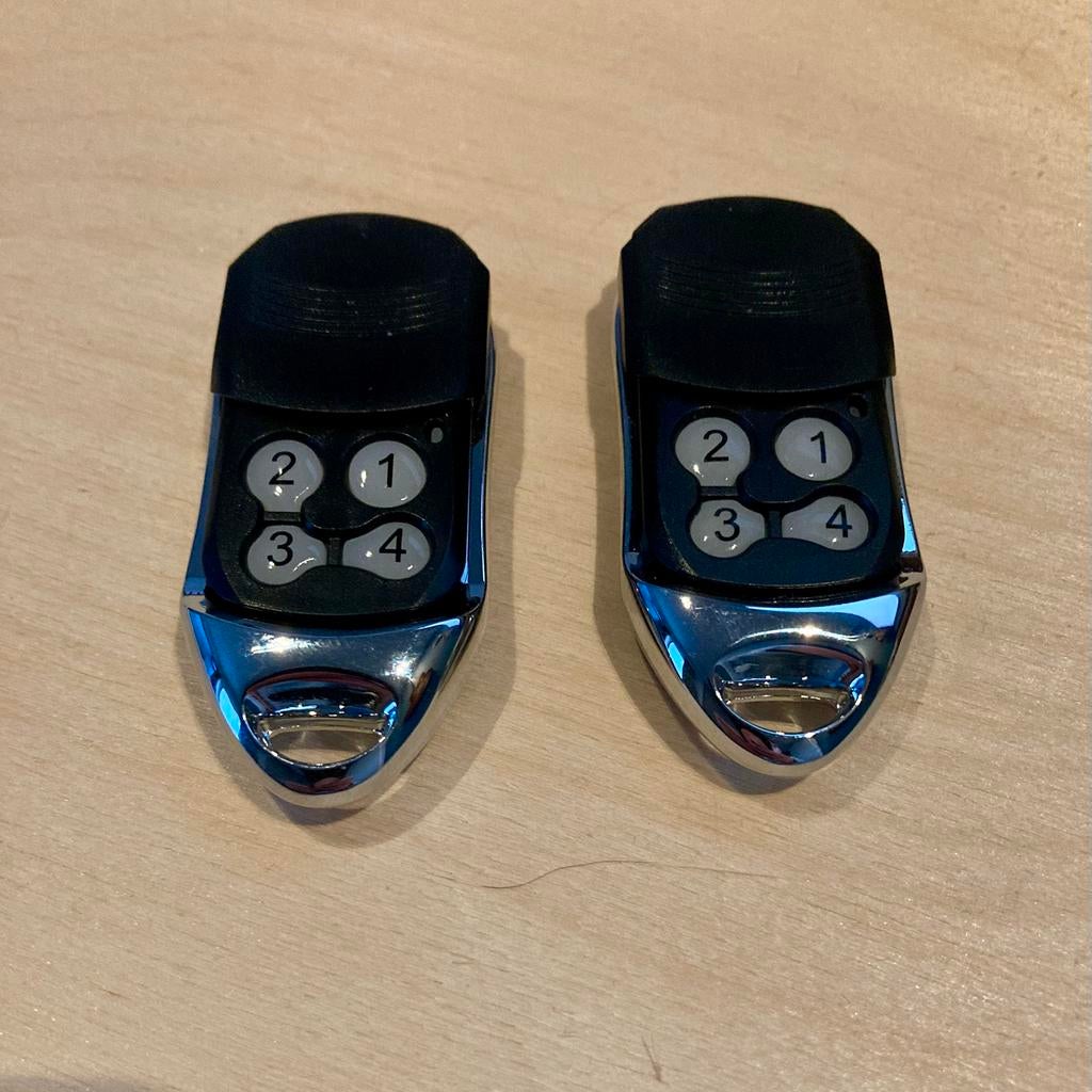 2 afstandsbedieningen voor garagepoort, Ophalen of Verzenden, Nieuw, Universeel
