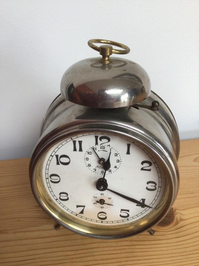 Ancien  réveil kienzle avec cloche neuve., Antiquités & Art, Enlèvement