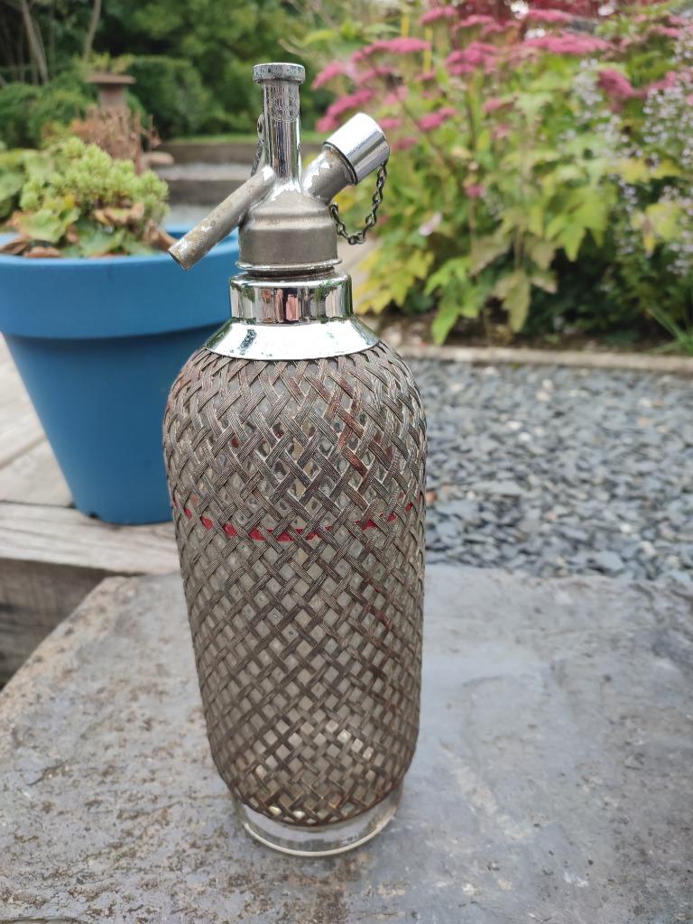 Ancien siphon à soda, Enlèvement