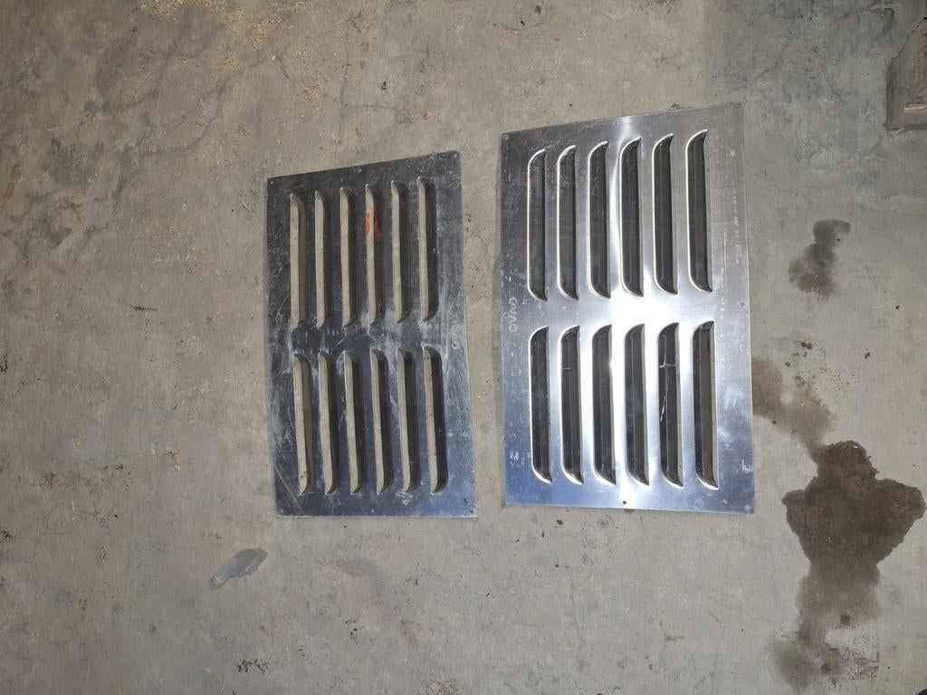 2x verluchtingroosters inox, Ophalen of Verzenden, Zo goed als nieuw