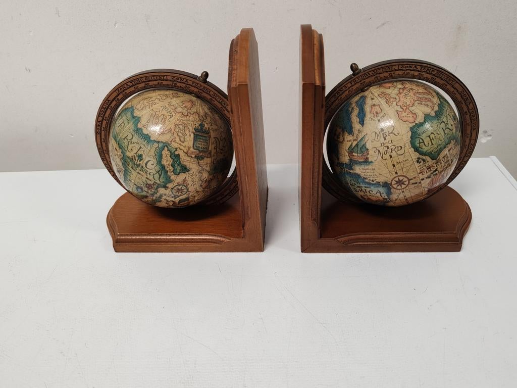 Magnifiques serre-livres anciens en forme de globe, Enlèvement