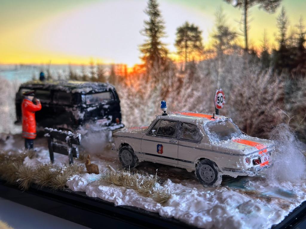 Gendarmerie rijkswacht 1/43 Volkswagen T2a + BMW 2002 ti, Enlèvement, Utilisé, Bus ou Camion, MiniChamps