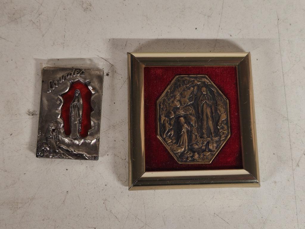 2 kleine souvenirs met afbeelding Maria - Lourdes, Antiek en Kunst, Ophalen of Verzenden