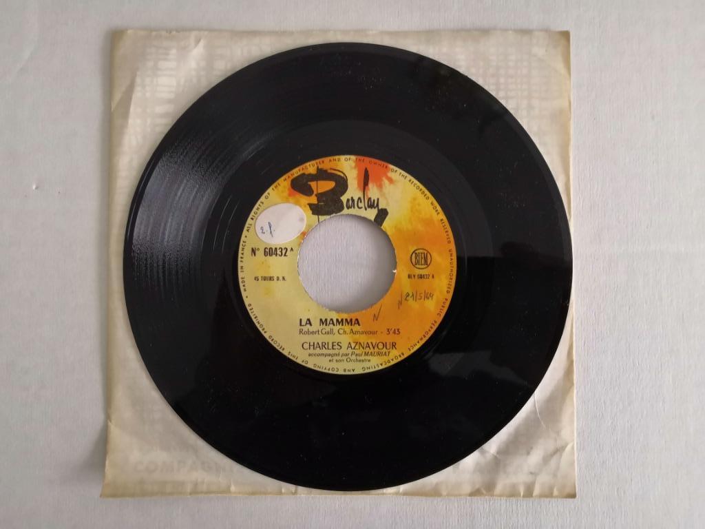 CHARLES AZNAVOUR - La mamma (45), CD & DVD, Vinyles Singles, Enlèvement ou Envoi, Comme neuf, Pop