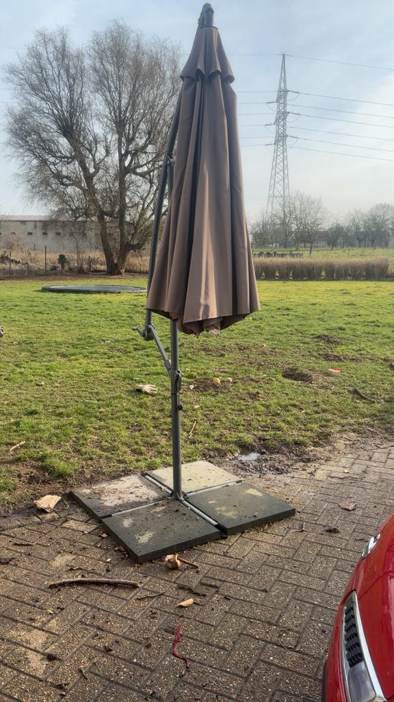 Zweefparasol met stenen, Tuin en Terras, Ophalen, Zo goed als nieuw, Zweefparasol