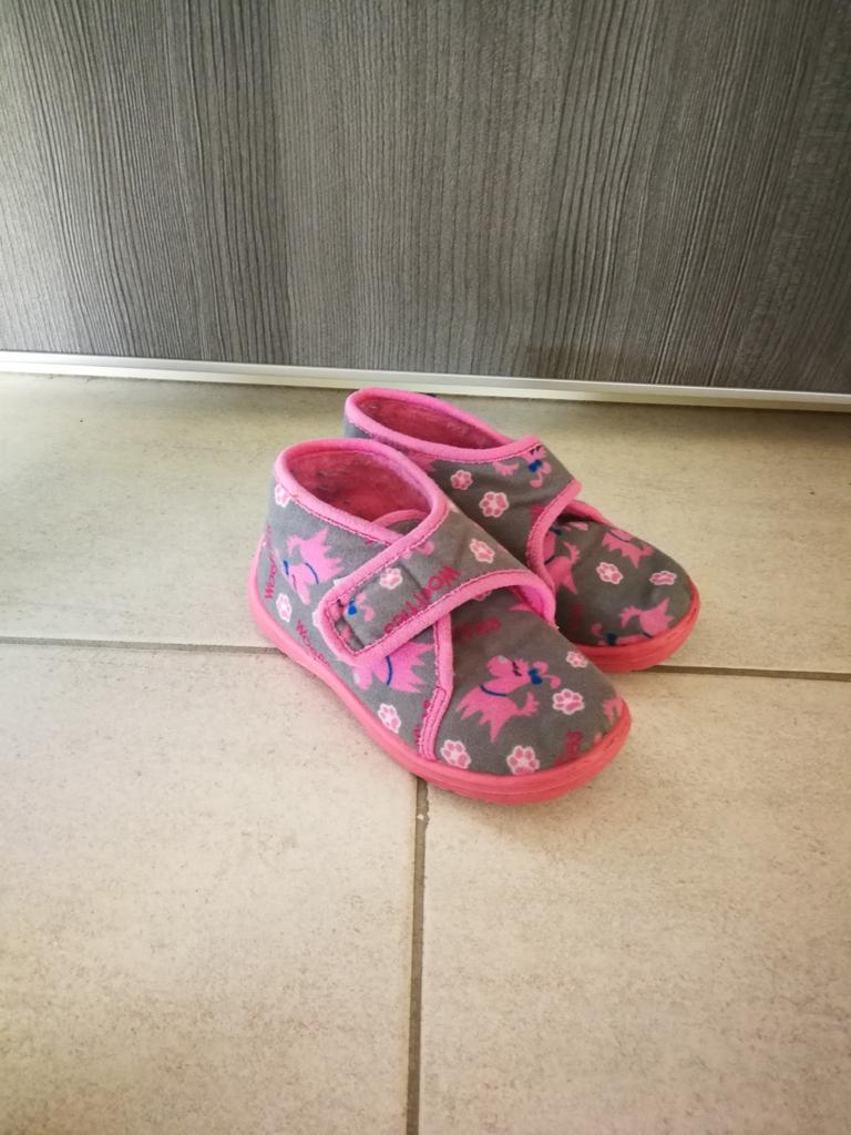 Slofjes Woeffies, maat 24, Kinderen en Baby's, Ophalen of Verzenden, Zo goed als nieuw
