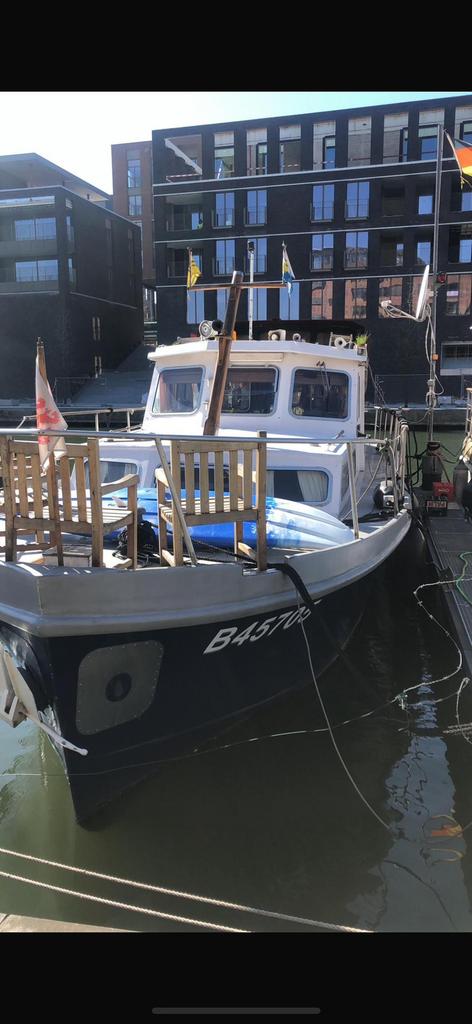 Motorboot ( pleziervaart en woonboot ) ligplaats Hasselt., Watersport en Boten, Ophalen, Zo goed als nieuw