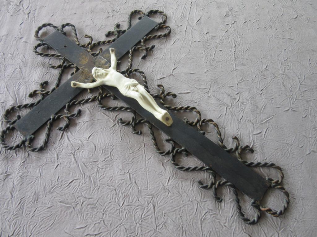 croix en fer forgé, Enlèvement
