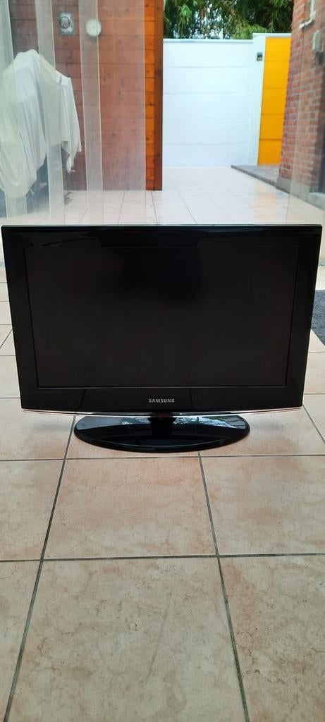 TV Samsung 26inch Op voet  met afstandsbediening  45€, Ophalen, Gebruikt, Samsung, 60 tot 80 cm