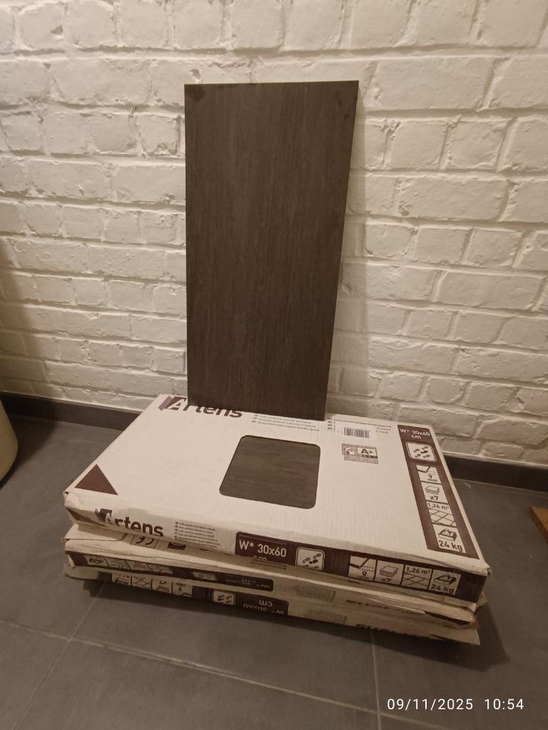 Carrelage bois brun 60x30 cm. 22 pcs, Neuf, Carrelage de sol, Enlèvement, Autres matériaux