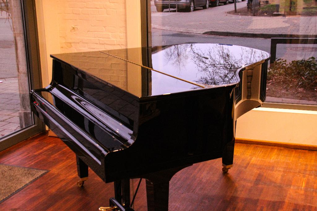 Yamaha kwart vleugel GH1 in Antwerpen, Gebruikt, Verzenden, Zwart, Hoogglans