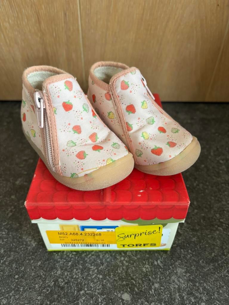Bellamy pantoffels maat 19, Slofjes, Meisje, Zo goed als nieuw, Ophalen