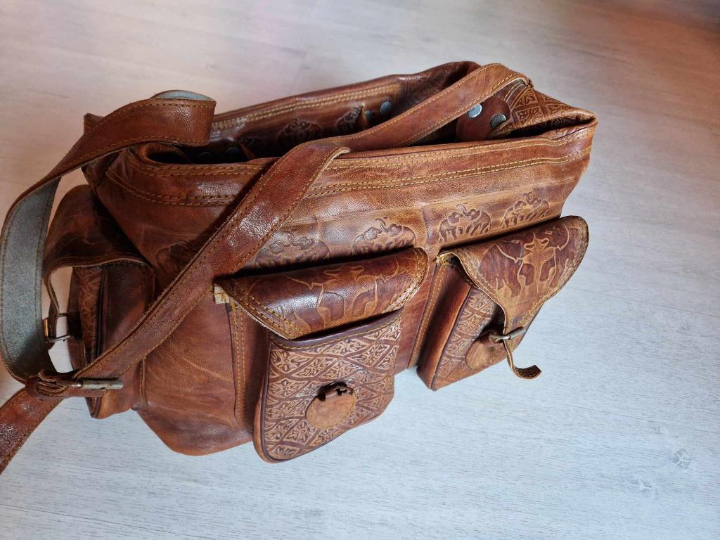 prachtig uitgewerkte tas in leder met riem, Ophalen, Gebruikt, Bruin, 40 tot 60 cm