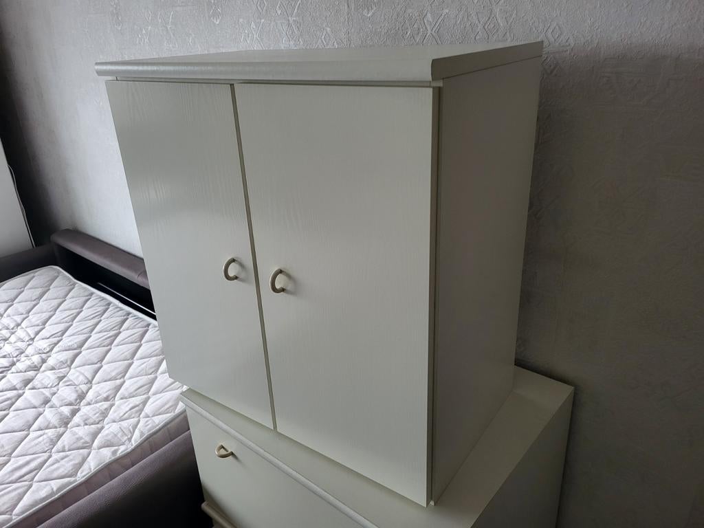 Armoire blanche à 2 portes., Maison & Meubles, Enlèvement