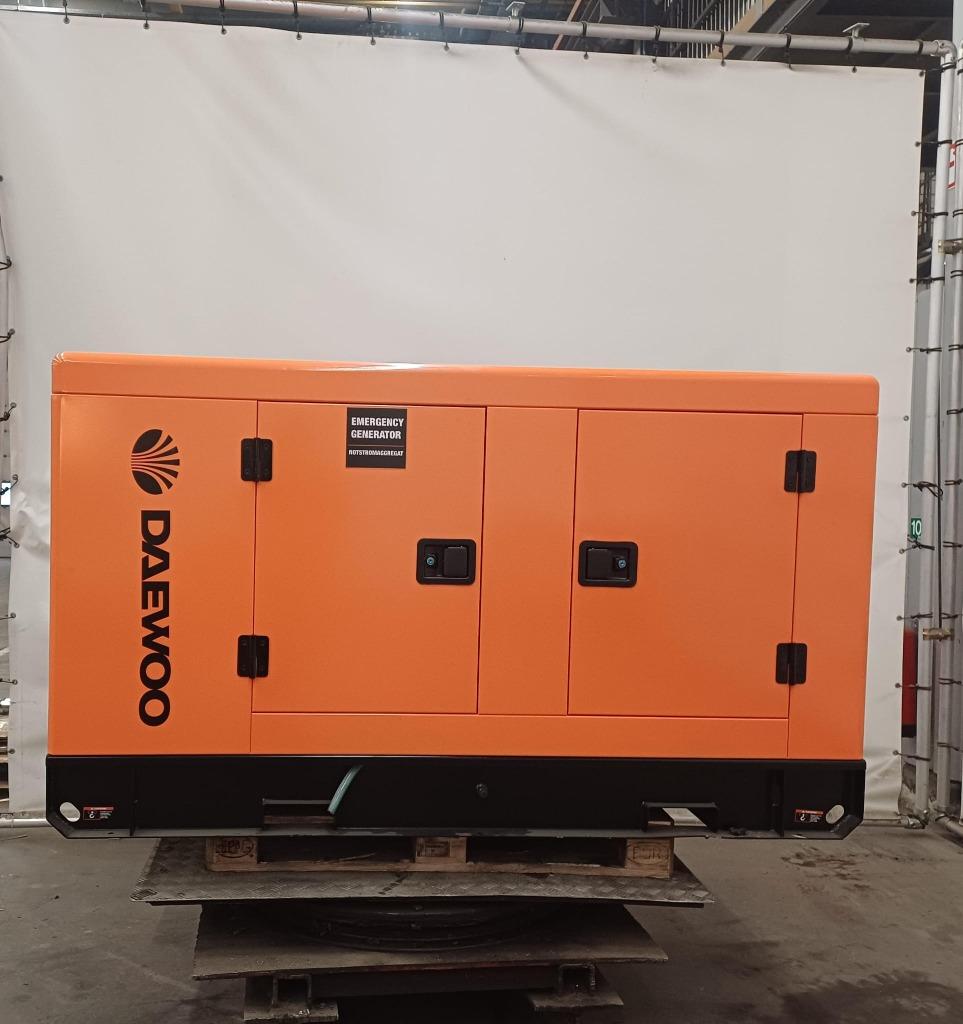 Noodstroomaggregaat, Doe-het-zelf en Bouw, Ophalen, Dieselolie, Geluidgedempt, Nieuw
