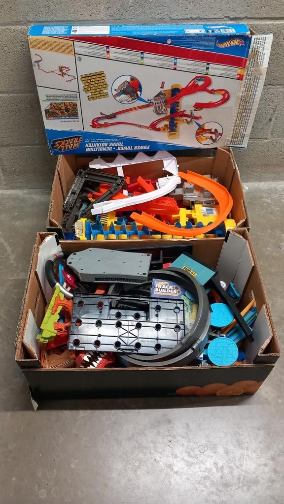 Hot wheels 2bakken +doos 50 euro tel 0495 25 28 74, Ophalen, Zo goed als nieuw