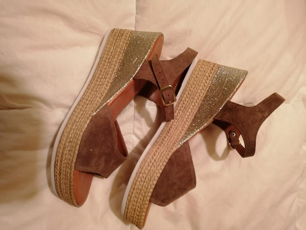 Sandalen nieuwe, maat 42, Kleding | Dames, Schoenen, Ophalen of Verzenden, Zo goed als nieuw
