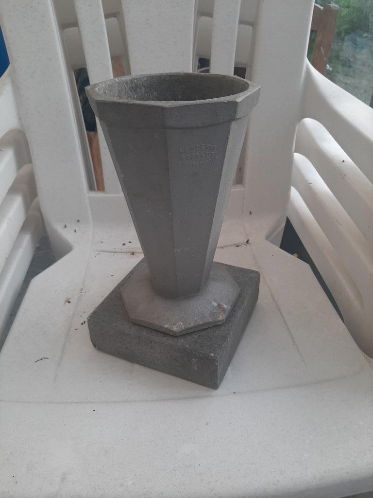 Lot de 2 anciens vases funéraires fonderie Goffart, Enlèvement