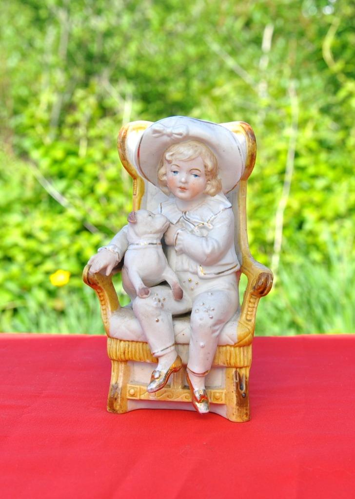 statuette garçon sur fauteuil jaune n 12327, Enlèvement ou Envoi